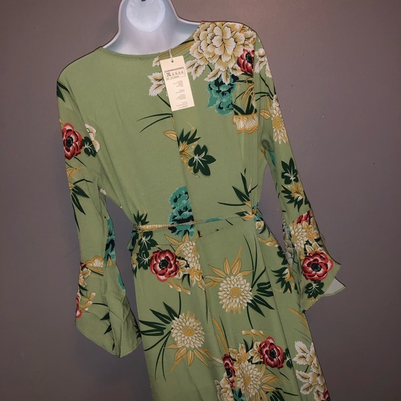 Women’s Green Floral Flow Dress - Picture 5 of 6